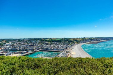 Fcamp yakınlarındaki güzel kaymaktaşı sahilinde sahil yürüyüşü - Normandiya - Fransa