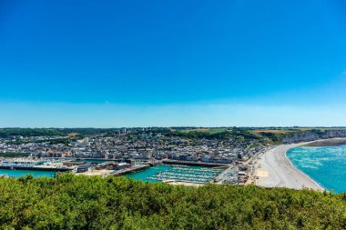 Fcamp yakınlarındaki güzel kaymaktaşı sahilinde sahil yürüyüşü - Normandiya - Fransa