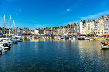 Le Havre yakınlarındaki Honfleur liman kasabasında küçük bir keşif gezisi - Normandiya - Fransa