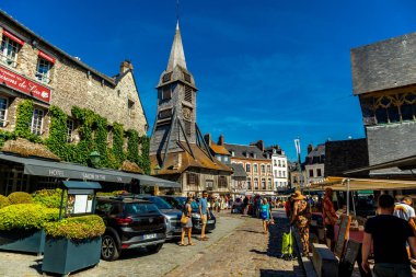 Le Havre yakınlarındaki Honfleur liman kasabasında küçük bir keşif gezisi - Normandiya - Fransa