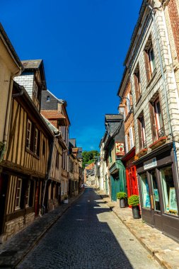 Le Havre yakınlarındaki Honfleur liman kasabasında küçük bir keşif gezisi - Normandiya - Fransa