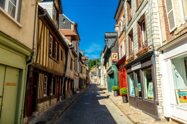 Le Havre yakınlarındaki Honfleur liman kasabasında küçük bir keşif gezisi - Normandiya - Fransa