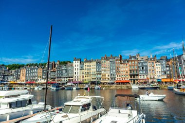 Le Havre yakınlarındaki Honfleur liman kasabasında küçük bir keşif gezisi - Normandiya - Fransa