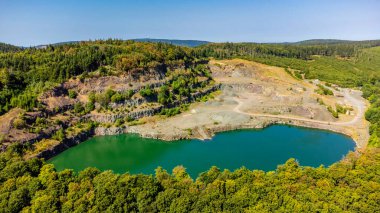 Rennsteig boyunca Almanya 'nın en güzel güneşli yaz yürüyüşü.