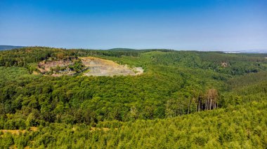 Rennsteig boyunca Almanya 'nın en güzel güneşli yaz yürüyüşü.