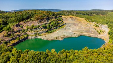 Rennsteig boyunca Almanya 'nın en güzel güneşli yaz yürüyüşü.