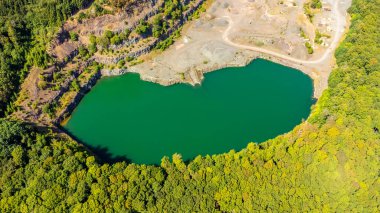 Rennsteig boyunca Almanya 'nın en güzel güneşli yaz yürüyüşü.