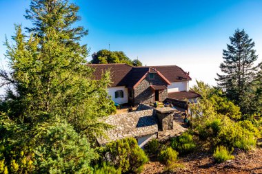 Azores 'in Madeira adasındaki en yüksek noktaya yürü Pico Ruivo - Portekiz