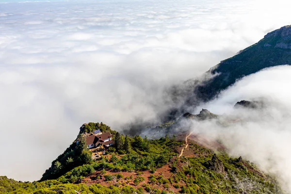 マデイラ島の最高地点へのハイキング Pico Ruivo ポルトガル — ストック写真