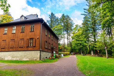 Ilmenau-Thuringia yakınlarındaki Kickelhahn 'a doğru yürüyün.