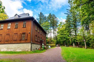 Ilmenau-Thuringia yakınlarındaki Kickelhahn 'a doğru yürüyün.