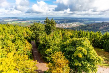 Ilmenau-Thuringia yakınlarındaki Kickelhahn 'a doğru yürüyün.