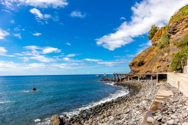 Atlantik Okyanusu, Madeira - Portekiz manzaralı Funchal levadas şehrine giderken. 