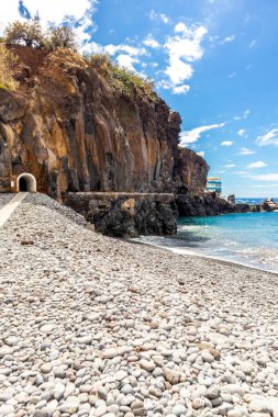 Atlantik Okyanusu, Madeira - Portekiz manzaralı Funchal levadas şehrine giderken. 