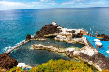 Atlantik Okyanusu, Madeira - Portekiz manzaralı Funchal levadas şehrine giderken. 