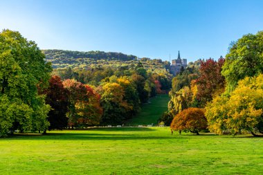 Bergpark 'ta sonbahar yürüyüşü Kassel Wilhelmshhe - Hesse - Almanya