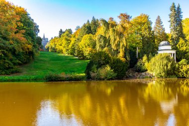 Bergpark 'ta sonbahar yürüyüşü Kassel Wilhelmshhe - Hesse - Almanya