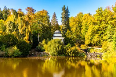 Bergpark 'ta sonbahar yürüyüşü Kassel Wilhelmshhe - Hesse - Almanya