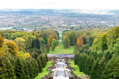 Bergpark 'ta sonbahar yürüyüşü Kassel Wilhelmshhe - Hesse - Almanya