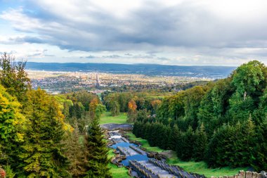 Bergpark 'ta sonbahar yürüyüşü Kassel Wilhelmshhe - Hesse - Almanya