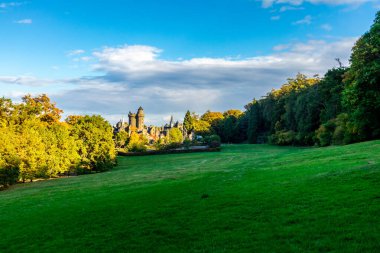Bergpark 'ta sonbahar yürüyüşü Kassel Wilhelmshhe - Hesse - Almanya