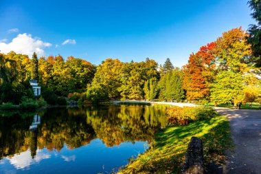 Bergpark 'ta sonbahar yürüyüşü Kassel Wilhelmshhe - Hesse - Almanya
