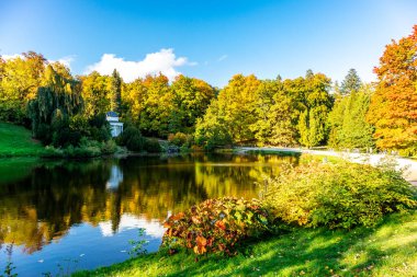 Bergpark 'ta sonbahar yürüyüşü Kassel Wilhelmshhe - Hesse - Almanya