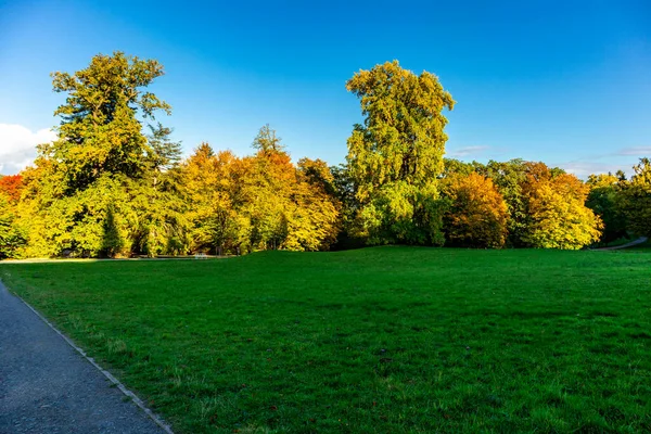 秋天漫步在美丽的柏格园 德国黑森州卡塞尔市 — 图库照片