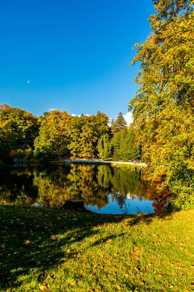 Höstvandring Genom Vackra Bergpark Kassel Wilhelmshhe Hessen Tyskland — Stockfoto