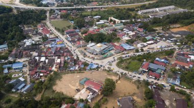 HULU LANGAT, MALAYSIA - 22 DEC 2021: Hulu Langat bölgesinde altyapı ve konut alanlarında hasara yol açan sel durumu. Seçici odak, toz ve tahıl içerir