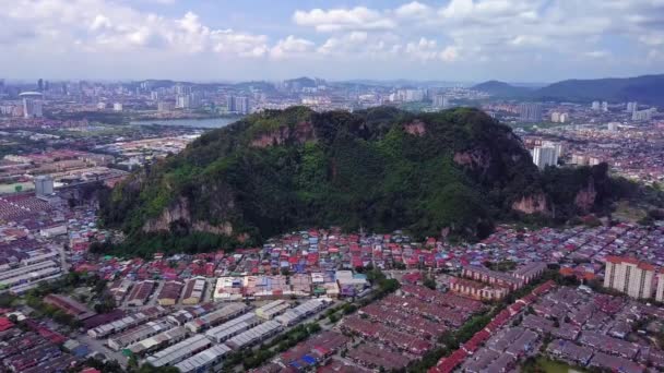 Wapniowe Wzgórze Batu Caves Otoczone Dzielnicą Mieszkalną Selangor Malezja — Wideo stockowe