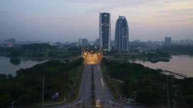 Putrajaya, Malezya 'daki modern eşsiz binanın hızlandırılmış görüntüleri