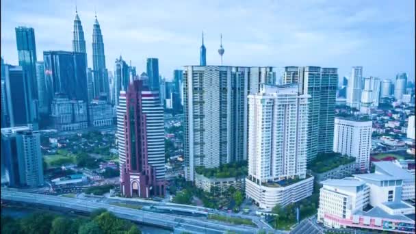 马来西亚吉隆坡 2022年3月4日 日出和日光下吉隆坡城市景观的时间片段 — 图库视频影像