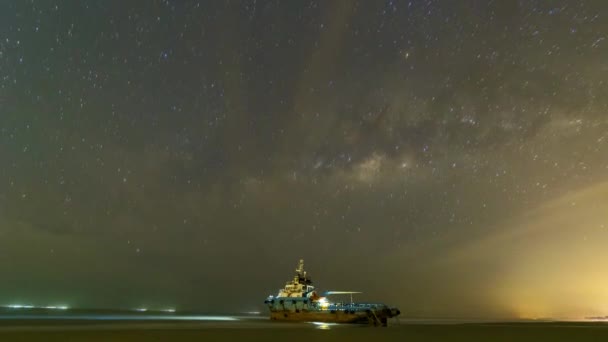 Timelapse Footage Stranded Boat Shore Low Tide Milky Way Galaxy — Stock Video