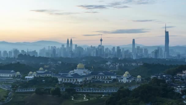 말레이시아의 콸라룸푸르 2022 말레이시아의 해돋이중에 쿠알라룸푸르 케이프를 배경으로 — 비디오