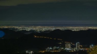 KUALA LUMPUR, MALAYSIA - 12 Haziran 2022: 4k UHD görüntü Kuala Lumpur, Malezya Genting Highland 'dan gündoğumunda çekildi