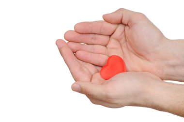 kalp simgesi üzerinde beyaz izole kadın elinde