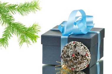 Beyaz arka planda noel süslemesi