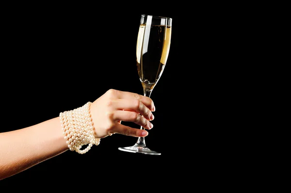 Champagne vetro in donna isolato a mano su sfondo nero — Foto Stock