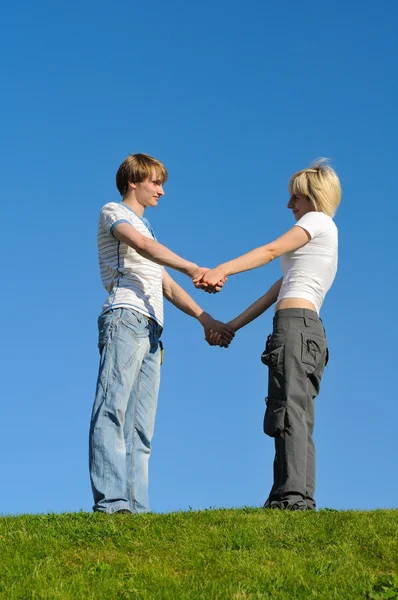 Junges glückliches Paar — Stockfoto