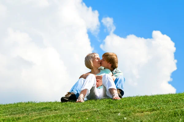 Pareja feliz joven —  Fotos de Stock