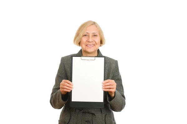 Mujer mayor sosteniendo un portapapeles — Foto de Stock