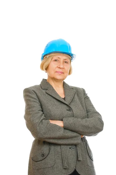 Retrato de uma mulher engenheiro sênior com chapéu azul duro — Fotografia de Stock