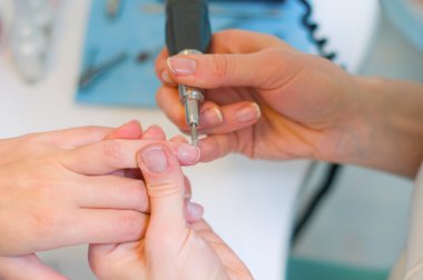 sürecinde profesyonel manikür