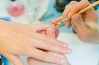 süreç içinde manikür