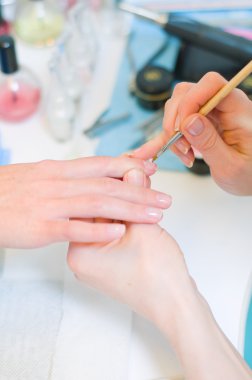 süreç içinde manikür