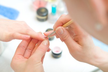 süreç içinde manikür