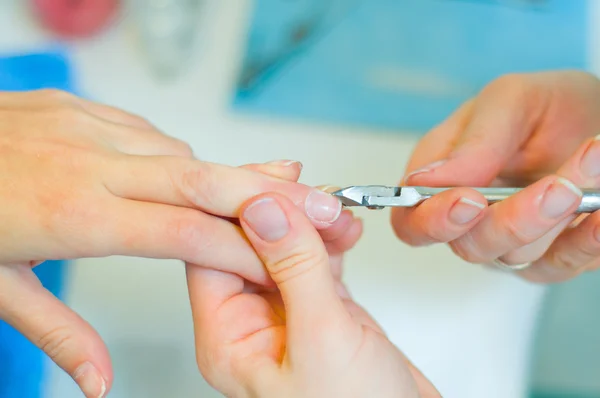 Manicure profissional em processo — Fotografia de Stock