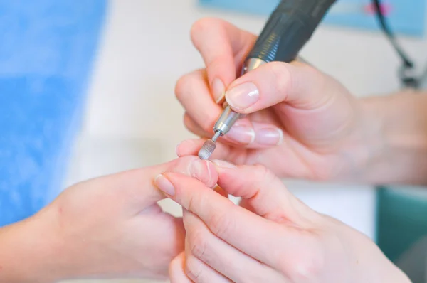 Manicure profissional em processo — Fotografia de Stock