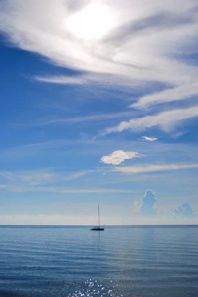 A yacht in peaceful waters — Stock Photo, Image